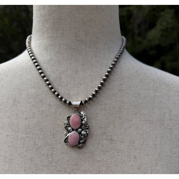 Navajo Sterling Silver Pink Conch Statement Pendant Navajo Pearl Necklace Signed - Picture 2 of 11